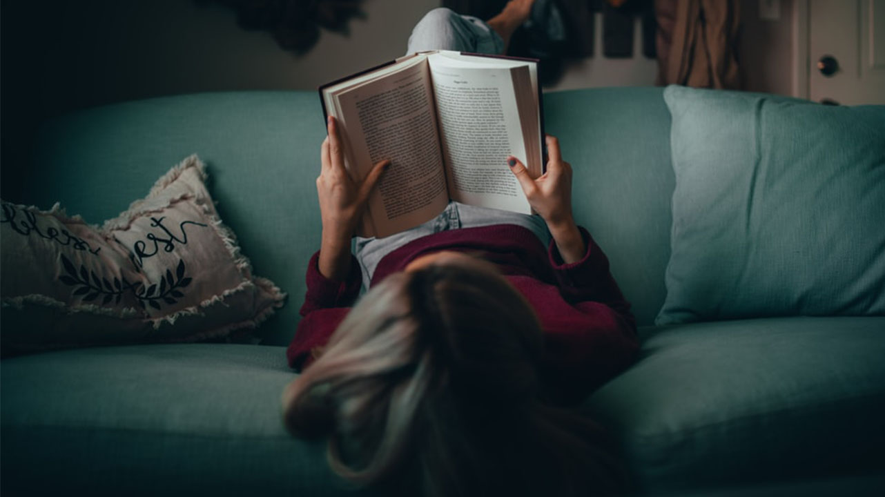 LEITURA COMO TERAPIA CONTRA STRESS E ANSIEDADE