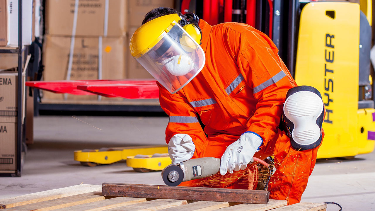 ALGUMAS DICAS PARA EVITAR ACIDENTES DE TRABALHO